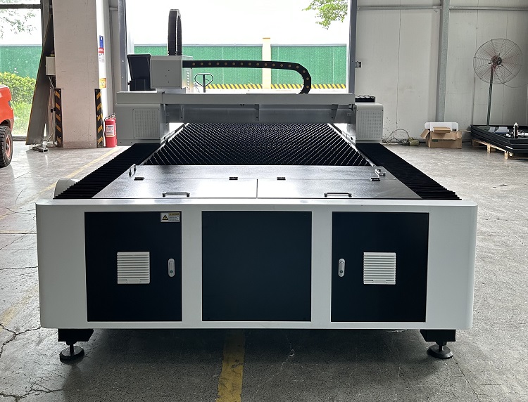 One table fiber laser cutter (4) Un cortador de láser de fibra de fibra de mesa (4)