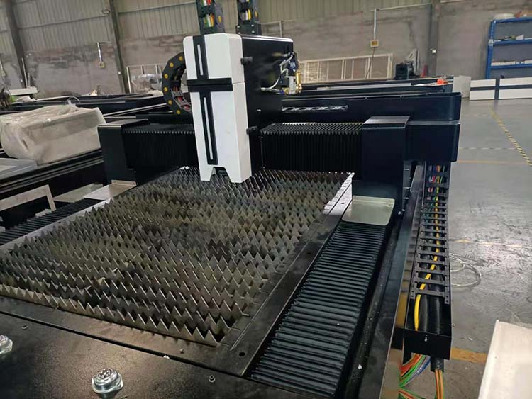 1390 fiber laser details (7) 1390 Detalles del láser de fibra (7)