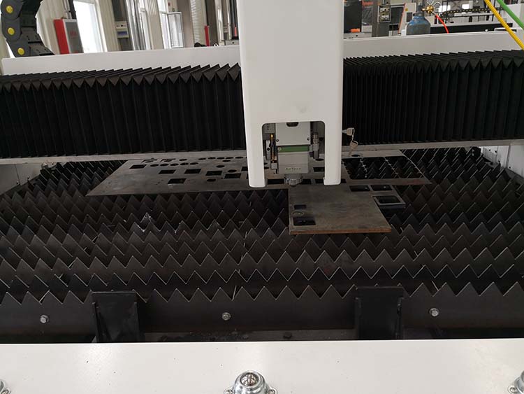 One Table Fiber Laser Marker (47) Un marcador de láser de fibra de mesa (47)