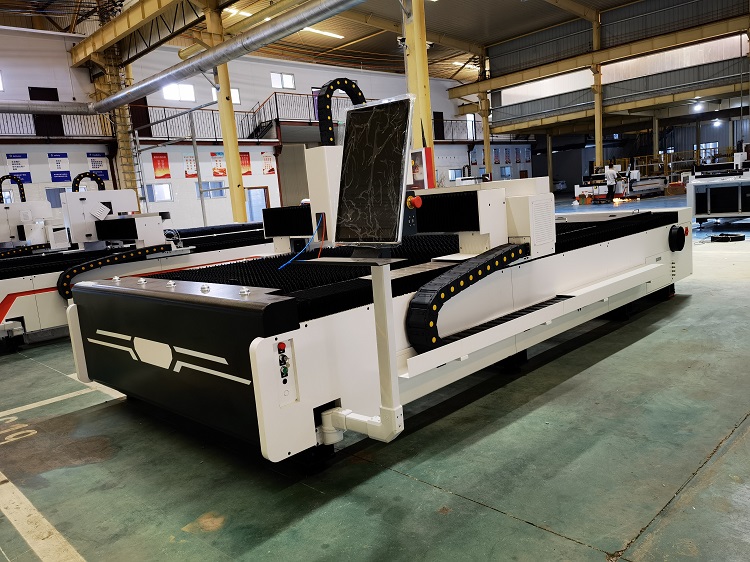 One table fiber laser (6) Un láser de fibra de mesa (6)