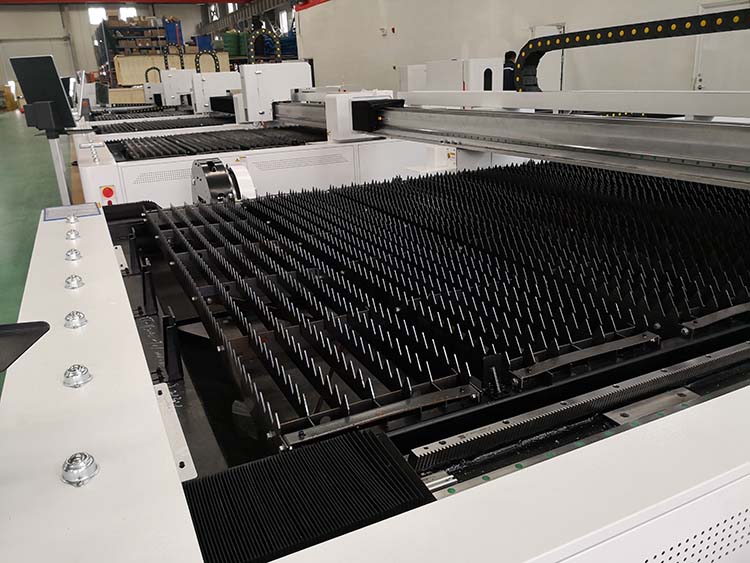 One Table Fiber Laser Marker (35) Un marcador láser de fibra de mesa (35)