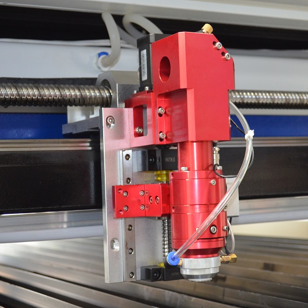 Cabezal de corte l&aacute;ser de metal no metal