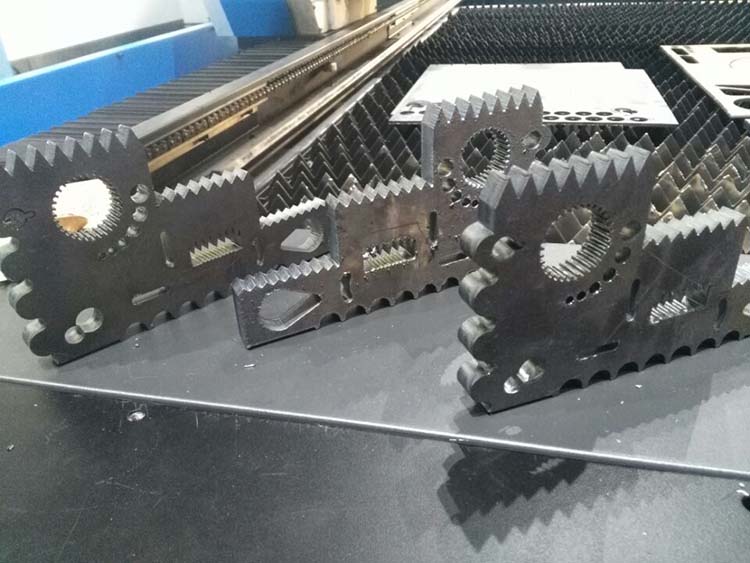 Muestra de corte de acero suave (67)