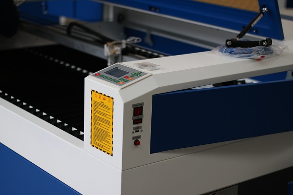 M&aacute;quina de corte por l&aacute;ser de CO2 no met&aacute;lico