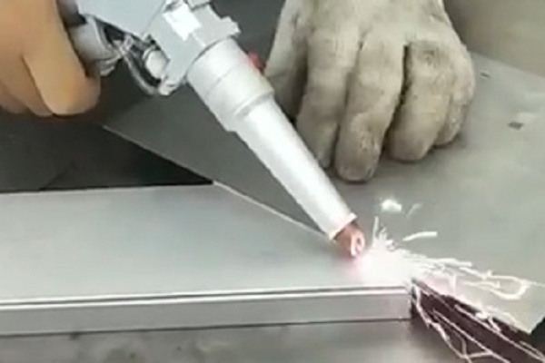 M&aacute;quina de soldadura por l&aacute;ser de fibra