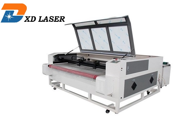 Auto feeding co2 laser cutting machine video.jpg