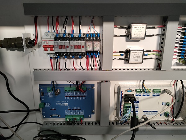 Caja de interruptores de m&aacute;quina de metal no met&aacute;lico