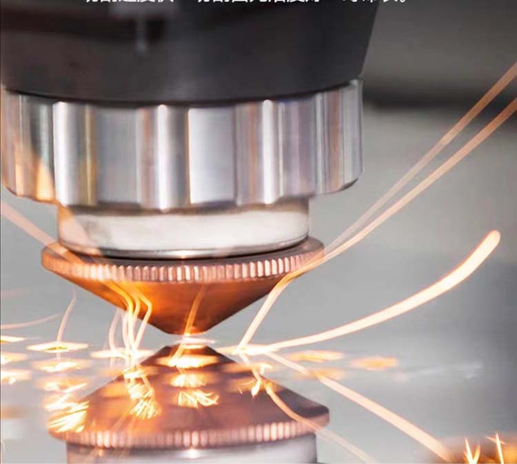 Cabezal de corte l&aacute;ser de fibra (32)