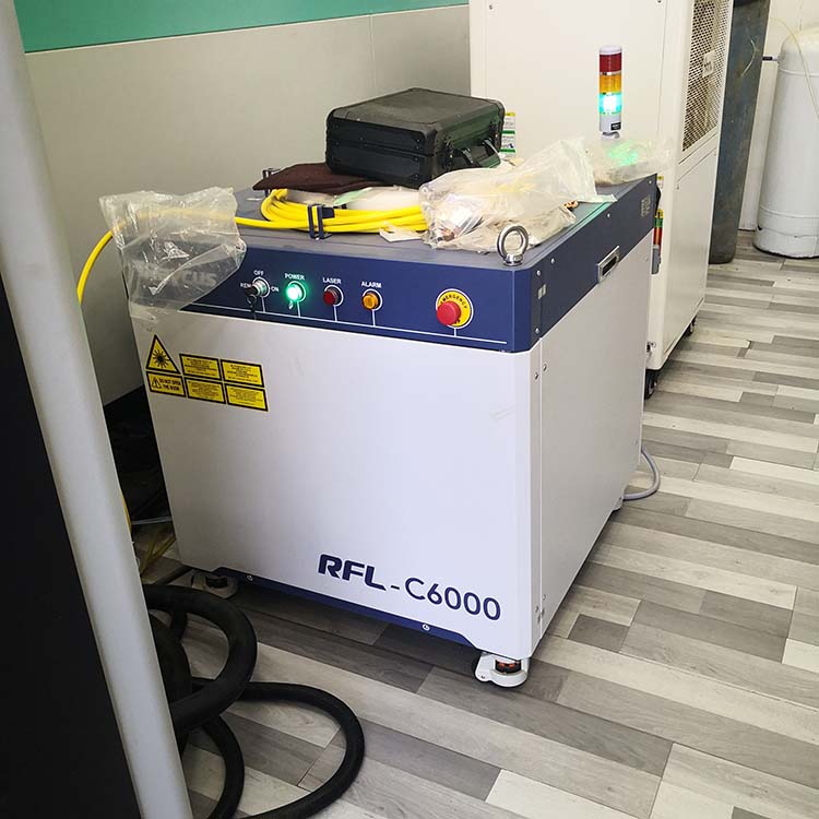 Fuente del l&aacute;ser de fibra (65)